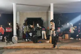 女声演唱粤语歌曲：似是故人来，抖音网红斤叔伴舞视频封面