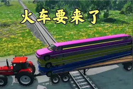模拟游戏：铁轨上救援 火车来了还能来得急跑吗