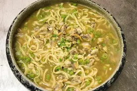 今天教你做大连芸豆蚬肉面面条特别的鲜尤其是我父母年龄特别爱吃