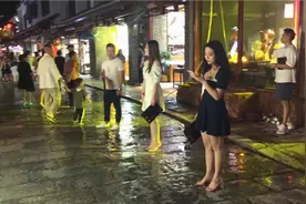 实拍北京老外最多的三里屯酒吧街，豪车云集，街上都是高颜值美女视频封面