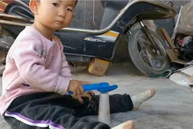 孩子玩泥巴有一个益处在于一定意义上可以提高孩子的免疫力视频封面
