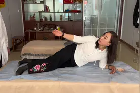 东北大姐是汽车销售，每天站着工作腰部酸痛，调理完后轻松多了视频封面