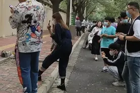 石家庄这条街因“一面墙”而走红，每天都有很多人来这里打卡拍照视频封面