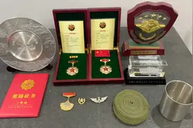 从军八年，取得两次三等功荣誉，因为年龄超了几个月，错失提干！视频封面