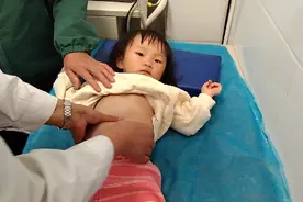 小朋友积食了，医生阿姨按肚肚好舒服视频封面