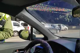 丽江到香格里拉，路过虎跳峡，不进景区也要收过路费，每人45元？