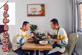 原来世界上真有另一个自己！连汗毛都一模一样，真的不是双胞胎视频封面