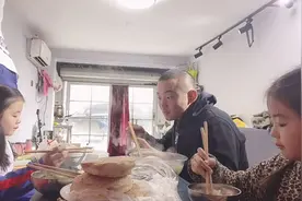 200斤的老公成功减肥50斤后，吃的比我还少，男人减起肥了，厉害视频封面
