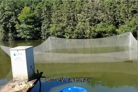 朋友之间互相帮帮忙，大忙帮不上自己能做的就尽力。视频封面