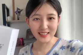 在拼多多买的小米手机到了，很多人跟我说不靠谱，但我还是没忍住视频封面