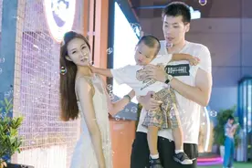 CBA双胞胎人生赢家！效力豪门收入不菲；妻子都是空姐，1人读博士视频封面