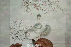 和谐幸福，生肖中的灵蛇是乖巧的，历史上属蛇的著名人物都有谁呢视频封面