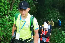 狼行天下徒步彭州大坪山穿越采摘野菜，感受团队精神，用脚步丈量视频封面