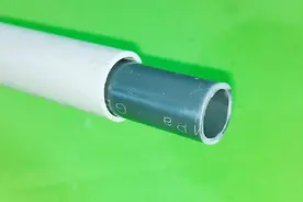 粗细不同的2根水管怎么接一起？跟着水电工偷学的技术，简单实用视频封面