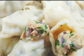 茄子搭配韭菜包饺子原来这么好吃教你调馅方法茄子不黑不涩还报团