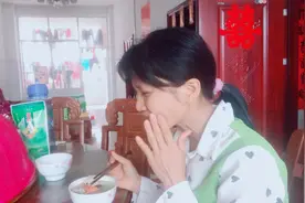 咬半天都吞不进去不吃了，咽死了感觉吃饭比干活更累视频封面