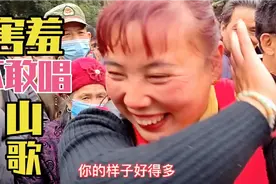 桂林妹到柳州对山歌，来到鱼峰山不敢唱，现场气氛好搞笑视频封面