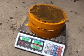 今天刚刚煮出来的蜂蜡，一共10斤3两，用来诱蜂挺不错的视频封面