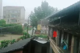 四川省绵阳市梓潼县正在下暴雨，政府已通知到各基层单位和群众。