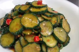 厨师长教你蒜香黄瓜片的家常做法，步骤详细，香辣入味下酒又下饭视频封面