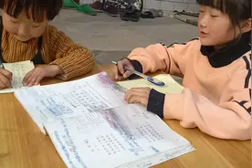 姐姐和妹妹写作业视频封面