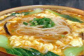 厨师长教你西红柿鸡蛋面的家常做法，步骤详细，鲜香味美营养丰富视频封面