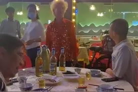 宝业路偶遇广州网红炒螺明 真人真系够姣