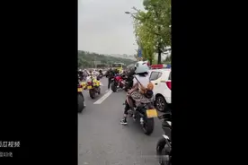 丝袜短裙坐机车还是不方便吧视频封面
