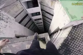 国外牛人第一视角楼顶极限跳跃跑酷，失误就是没命，大心脏！视频封面