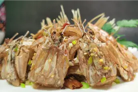 吃剩的皮皮虾，简单加工一下依然鲜味十足，外皮酥脆直接吃不浪费视频封面