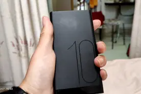 闲鱼卖出闲置的华为移动电源，菜鸟裹裹的上门取件速度还是很快。