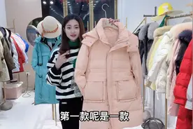红色中长收腰羽绒服，搭配白色翻领羊毛衫，时尚显瘦，过年穿正好视频封面