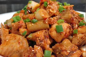 厨师长教你麻辣凉拌鸡的家常做法，步骤详细，麻辣过瘾下酒又下饭视频封面