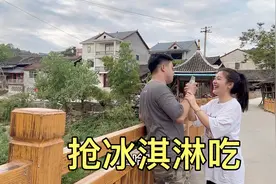 天气太炎热了，孕妇怕热想吃冰淇淋，偷吃上一口都觉得好幸福视频封面