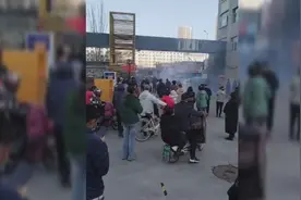 大同解封后小区放炮庆祝🎉视频封面