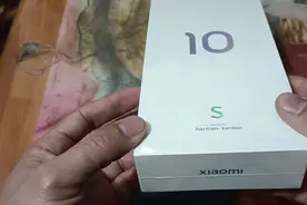 某多多上购买的小米10S手机开箱。视频封面