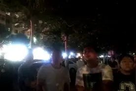 今天是辽宁高考成绩发布时昌图一高现场，烟花璀璨