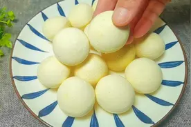 煮冻汤圆时切记不要直接下锅煮，教你正确做法，出锅不破皮不露馅视频封面