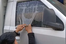 钥匙锁车上了，谁说透明胶可以拉下车窗，简直就是骗人的视频封面