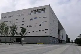 在淄博参观中国陶瓷琉璃馆，真是大开眼界，更是大饱眼福视频封面