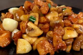 口蘑和鸡胸肉这样做，没想到这么好吃，蒜香浓郁，低脂又营养