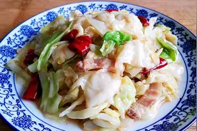 包菜和它一起炒简直是绝配，做法特别简单，入味又下饭，特别香！视频封面