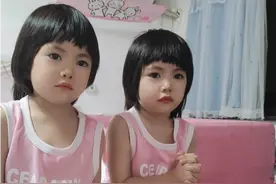 双胎姐妹三岁半了晚上睡觉还要喝奶，正常么视频封面