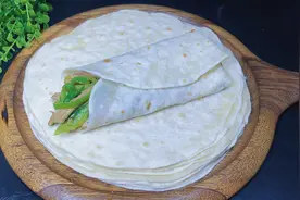 一碗面粉一碗水，教你快速做薄饼，卷肉卷菜都好吃，新手一看就会