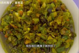 农村燕子，买回来的小尖椒吃不完，这样剁碎炒香用来吃凉粉拌面条