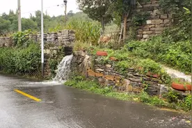 坐标济南某山村，换上装备，去山上寻找泉水源头。视频封面
