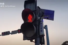 深圳这边的红绿灯路口都安装了，希望可以有效的降低交通事故
