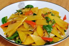 小炒土豆片这样做，绵软鲜香又入味，营养下饭受欢迎，次次都光盘视频封面