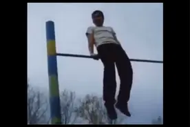 爆笑喷屎瞬间视频封面