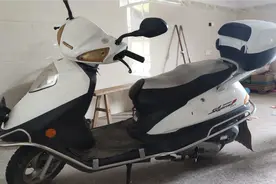 骑电动车朋友注意了，电池亏电爬坡无力，小伙教你一招立马搞定视频封面